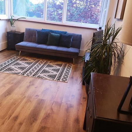 2 Bed Flat, Bounds Green, Piccadilly Line, London N11 Exterior photo