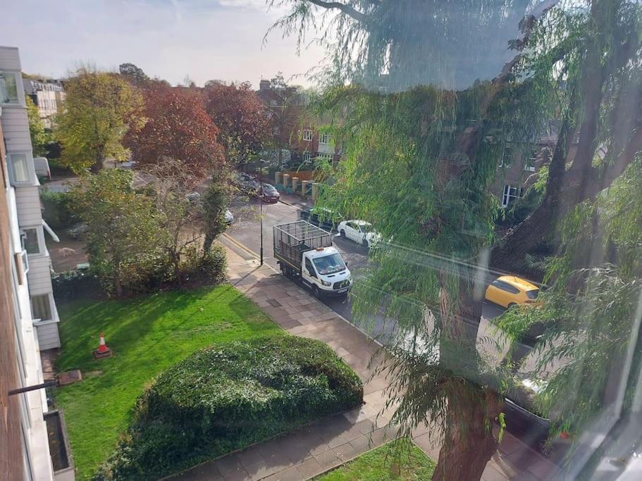 2 Bed Flat, Bounds Green, Piccadilly Line, London N11 Exterior photo