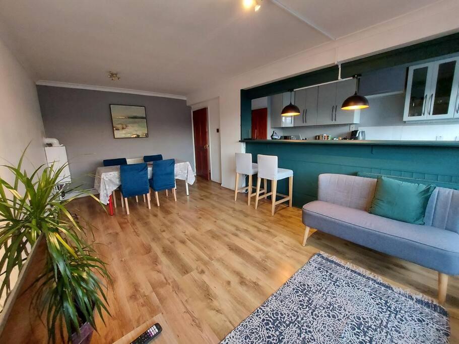2 Bed Flat, Bounds Green, Piccadilly Line, London N11 Exterior photo